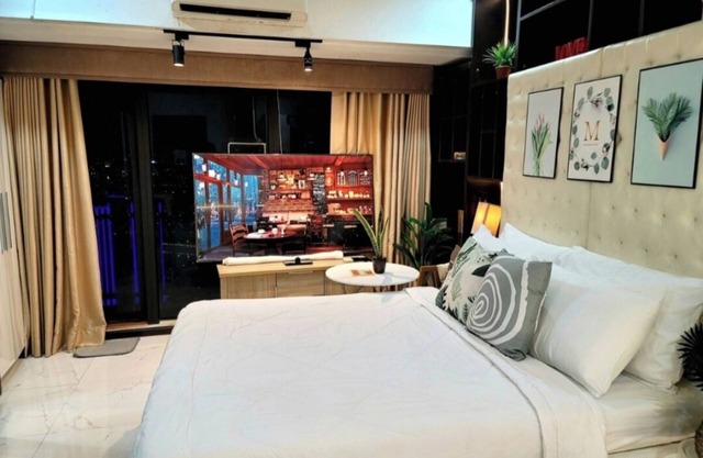 Incredible Makati Studio Unit/Stunning view &65"TV