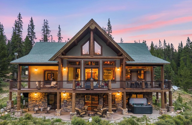 Incredible Mountain Getaway nHot Tub, Pool Table, Hot Springs, Moose sightings