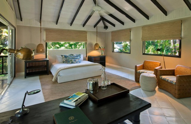Incredible Suite w/Jungle Views, Walk-In Shower, Screened Balcony, & WiFi