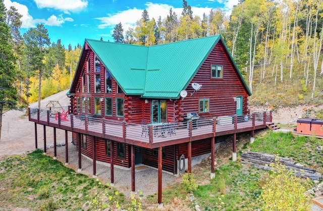 Incredible Views, Luxury Home w/Hot Tub, Fireplace, Pool Table - The Timbers at Glacier Ridge