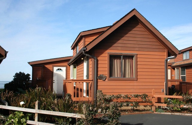 Incredible White Water view! Gorgeous sunsets! Jacuzzi on deck/2 Flat screen TVs