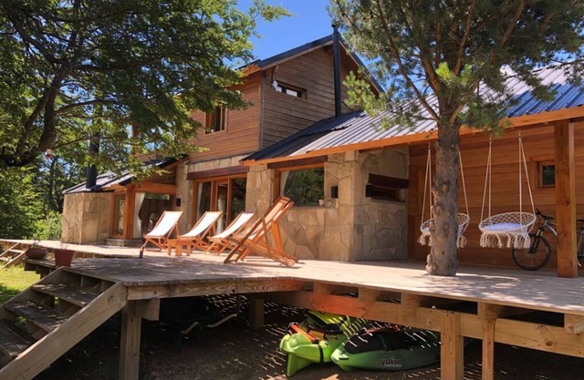 Increible Casa a Orillas del Rio Meliquina, Patagonia Argentina
