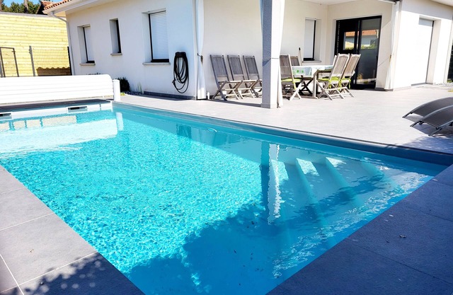 Ind. house Air-conditioned with heated pool, 3-star rating 🌟
