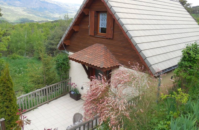 Independent chalet surrounded by nature