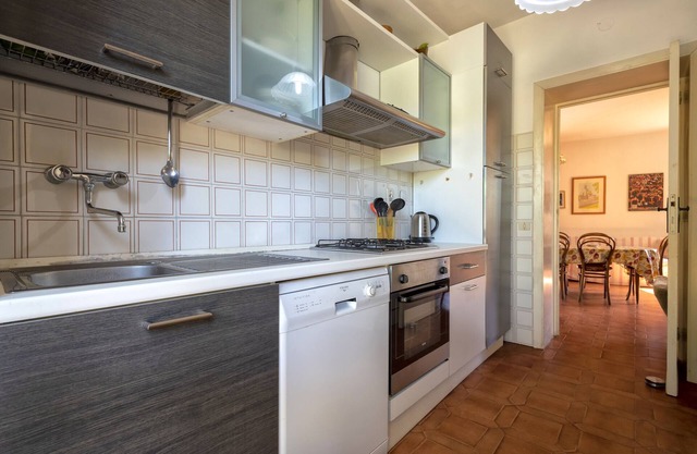 Independent Country Villa with Wi-Fi, Terrace & Garden