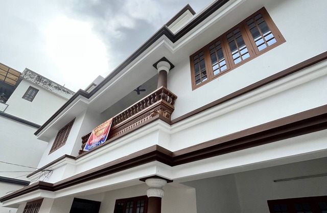 Independent house to the centre of city.