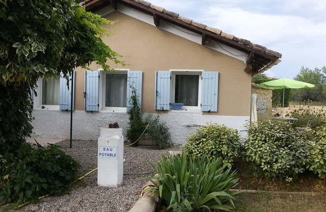 Independent studio in the middle of a large garden with private terrace