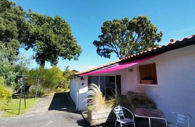 Independent studio in a quiet villa 2.5km from the beach + 2 bikes on loan.