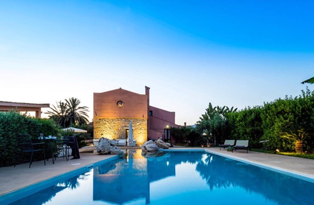 Independent villa up to 16 guests