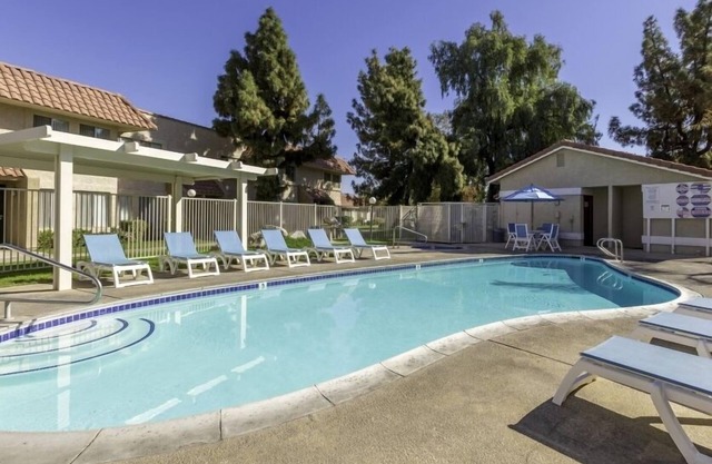 Indian Palms Spacious 2BR Condo with an Outdoor Pool