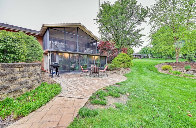 Indiana Studio 6 Miles to Downtown Huntingburg