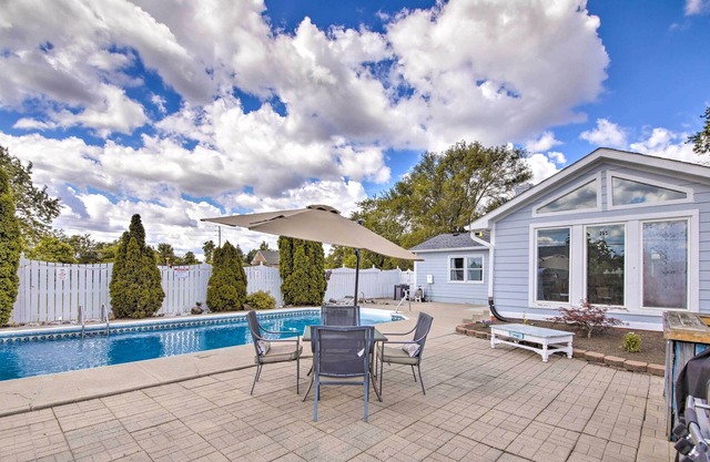 Indianapolis Home w/ Private Pool - 13 Mi to Dtwn