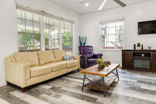 Indianapolis Vacation Rental about 4 Mi to Downtown!