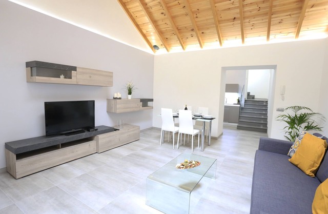 Individual house, with 3 bedrooms, 3 bathrooms, living room, kitchen, garden