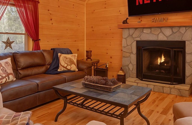 Indoor Heated Pool - Hot Tub 6 Seater - Fire Pit - Wineries - Pickleball - Gym