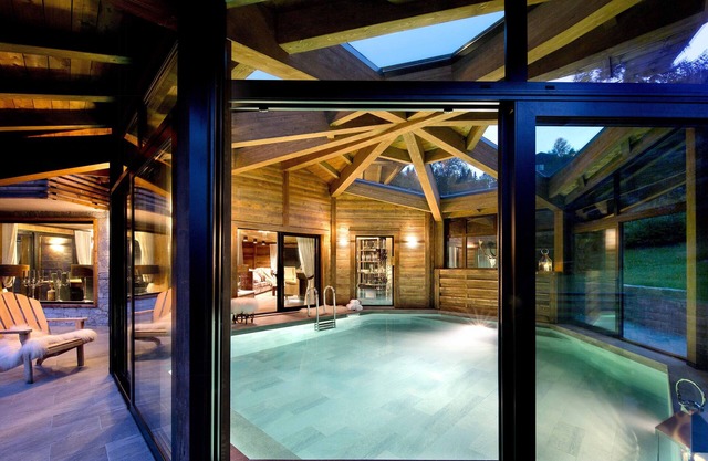 Indoor swimming pool, gym & spa