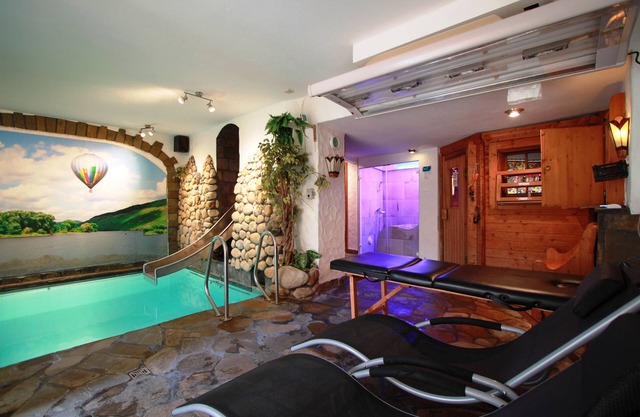 Indoor swimming pool, sauna, steam bath daily 2h for single use, directly on the Moselle bank Balcony