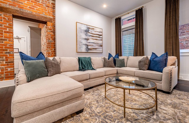 🧡 INDULGE YOURSELF! 2 KITCHENS 2 LIVING ROOMS 2 TERRACES! DOUBLE UP ✌🏽STEPS TO IT ALL! 🧡
