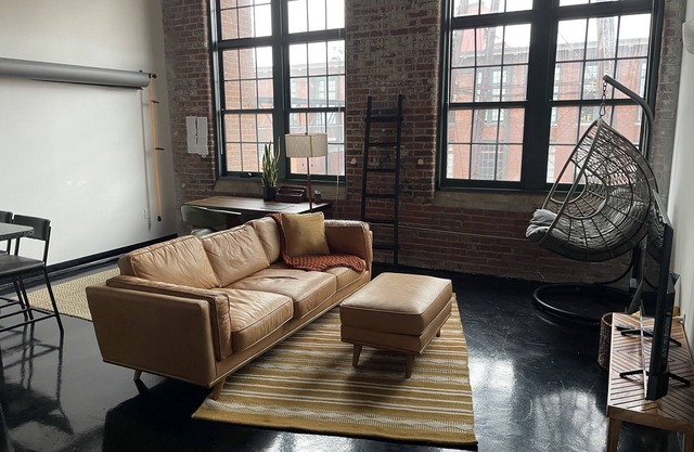 Industrial 1-Bdr Loft with tons of light, 5-min from Beltline!