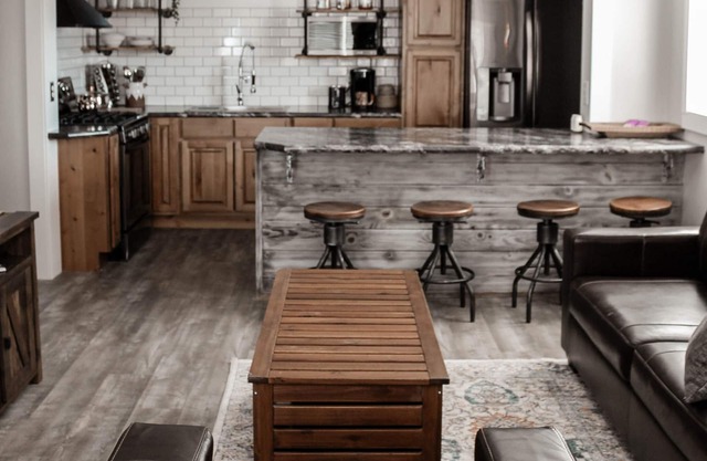 Industrial Luxury apartment - Newly remodeled and Sparkling clean!