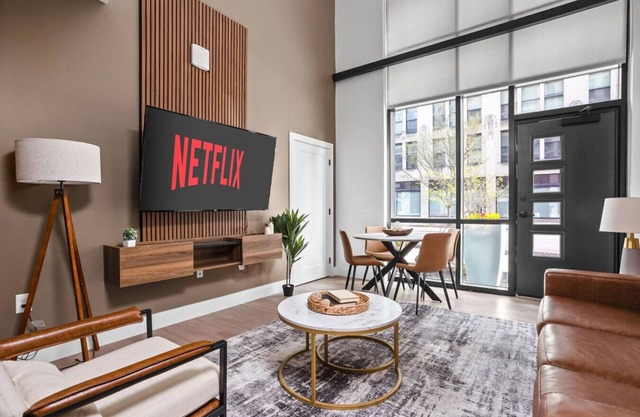 Indy Designer Flat | Sleek & Sophisticated Stay