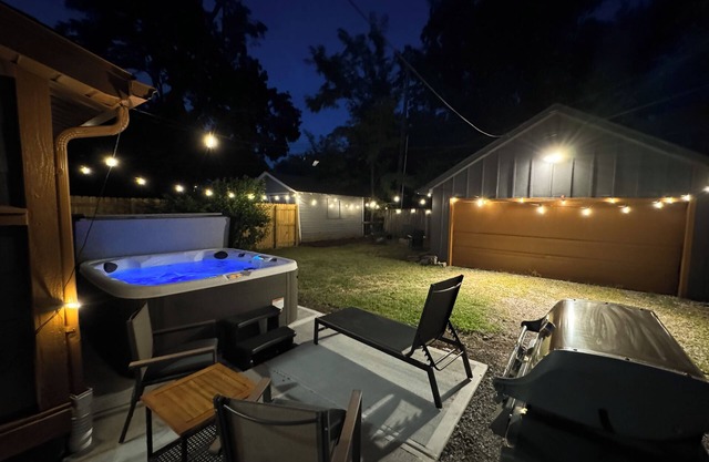 Indy Escape/Hot Tub, BBQ &Arcade Near Broad Ripple