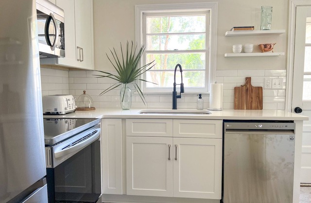 Indy Inn: A newly remodeled charming Old Village home. Sleeps 10