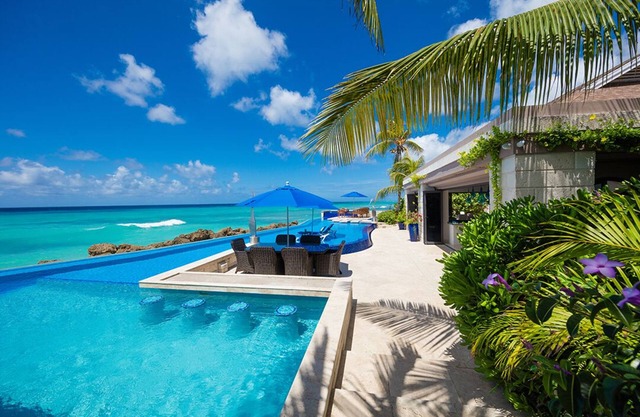Infinity Escape with sea view beach access