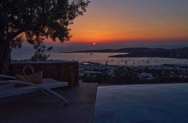 Infinity sea view cosy villa with private pool