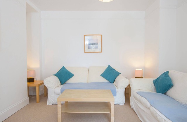 Inglenook, Holiday Cottage Manorbier, Sleeps 4, 2 bedrooms, bathrooms