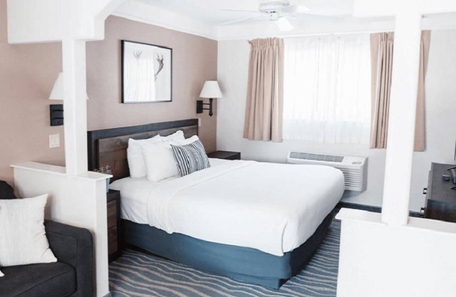 Inn at Mount Shasta, King Suite (NEW LISTING!)