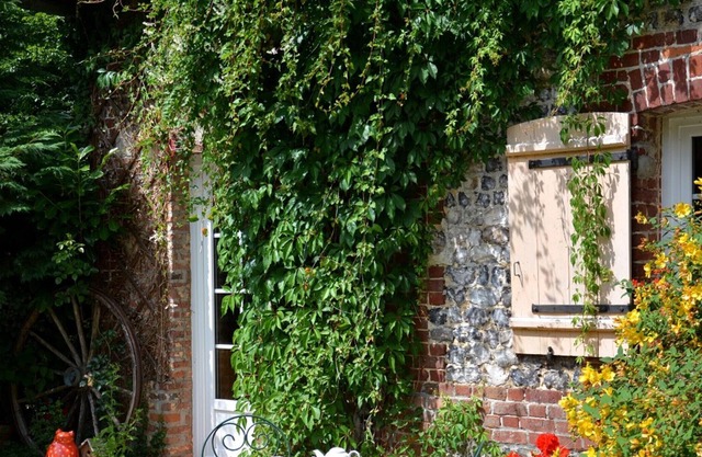 Inn Varneville-Bretteville, 2 bedrooms, sleeps 4