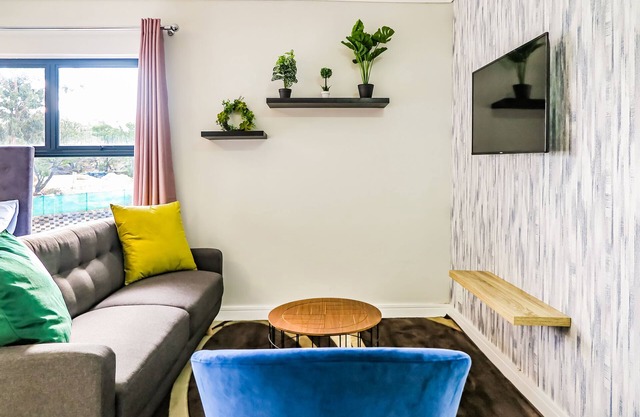 Insaka's 2 Greenlee Luxurious Studio Apartment