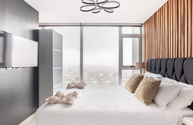 Insta-worthy Apartment in Beautiful Neighborhood