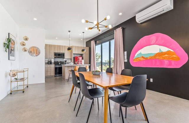 Insta-worthy Mars Tiny Home~Cowboy Pool~ Hot Tub~ Fire Pit