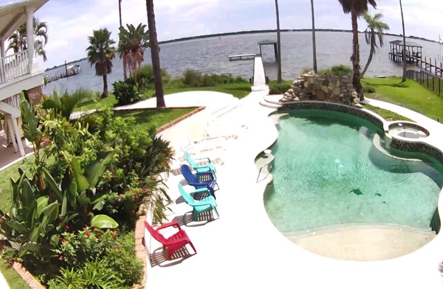 Inter-Coastal Estate with 3 separate outside entrances, heated pool, sleeps 13