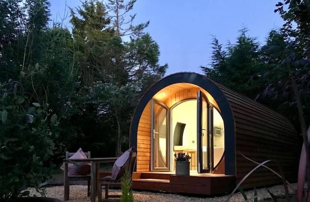 Intimate hideaway Luna Cabin