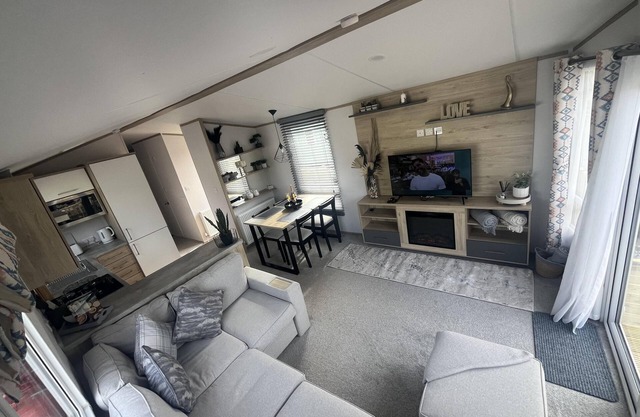 Inviting 3-Bed Lodge in Preston hot tub