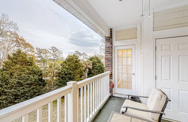 Inviting 3rd floor condo with pool, fitness area, golf, central AC, & W/D