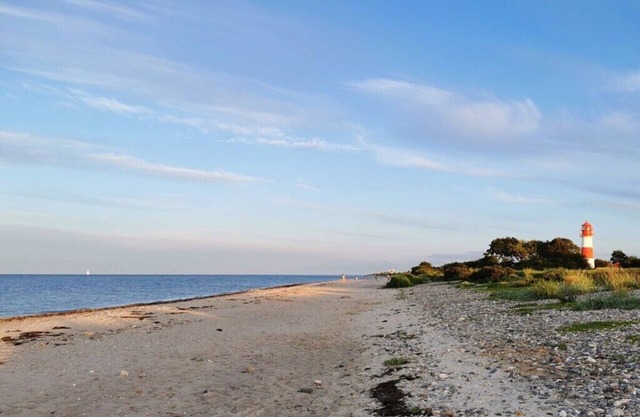 Inviting apartment near lake