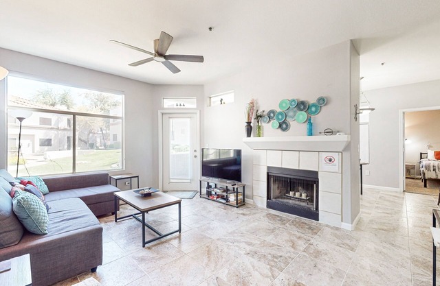 Inviting Condo w/a Shared, Heated Pool, Hot Tub, Fitness Room & Sauna