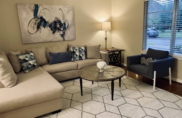 Inviting/Cozy Home in Medical Center - Beautiful home to stay!