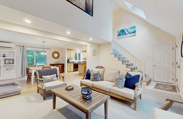 Inviting dog-friendly home with furnished deck & firepit, near golf