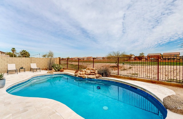 Inviting, dog-friendly home with pool, enclosed yard, firepit & fast WiFi