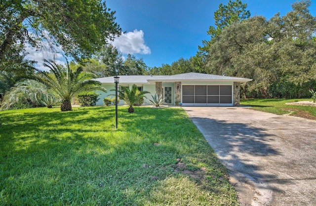 Inviting Home w/Heated Pool in Citrus Springs!
