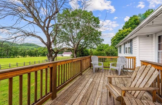 Inviting home with game room, firepit, full kitchen, central AC, & W/D