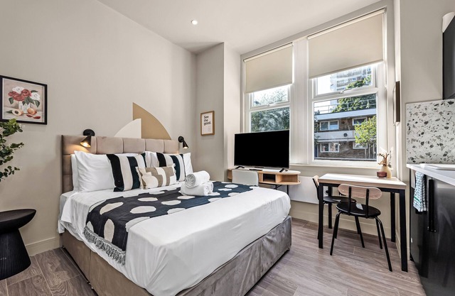 Inviting London apartment with contemporary amenities