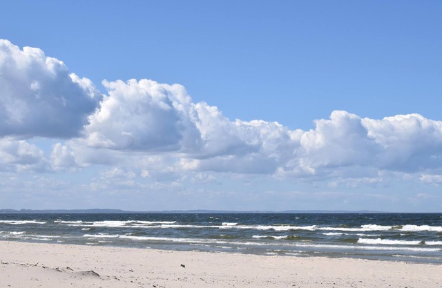 Inviting vacation apartment near the sandy beach.
