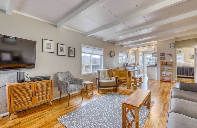 Inviting waterfront cottage w/deck featuring a BBQ, kayaks, and canal access