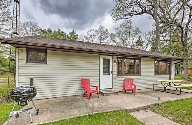 Inviting Wild Rose Escape w/ Kayaks + Canoe!